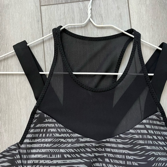 Lululemon Workout Top - Picture 4 of 5